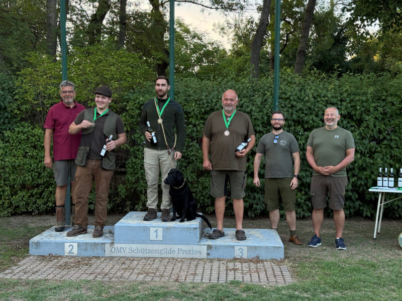 Gruppenfoto der Siegerehrung beim Raubwildschießen 2026